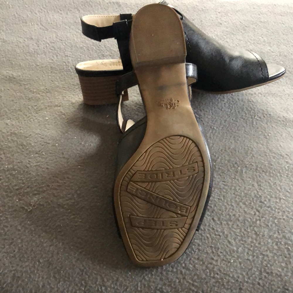 Shoes - Picture 3 of 4